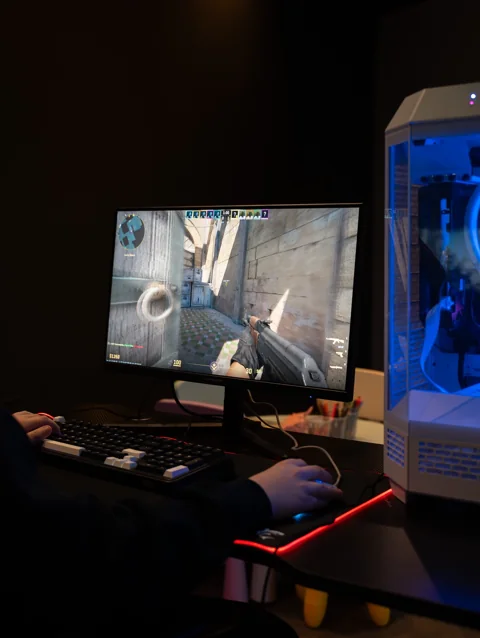 Counter-Strike 2 na Respawn gaming stanici