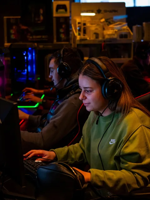 Igračica za gaming računalom s RGB rasvjetom