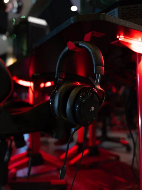 White Shark gaming slušalice na Respawn gaming stanici